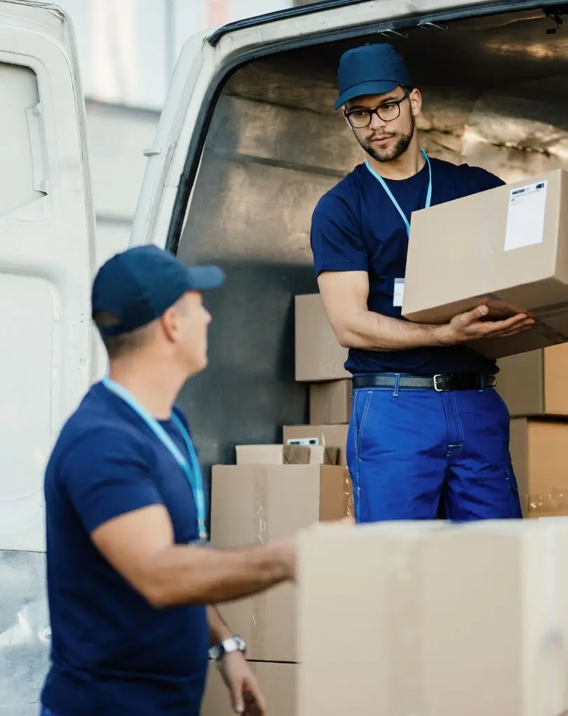 Entrepôt Speed Livraison avec colis prêts à être livrés